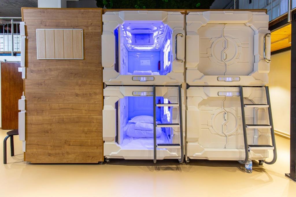 Area 24|7 Capsule Hotel